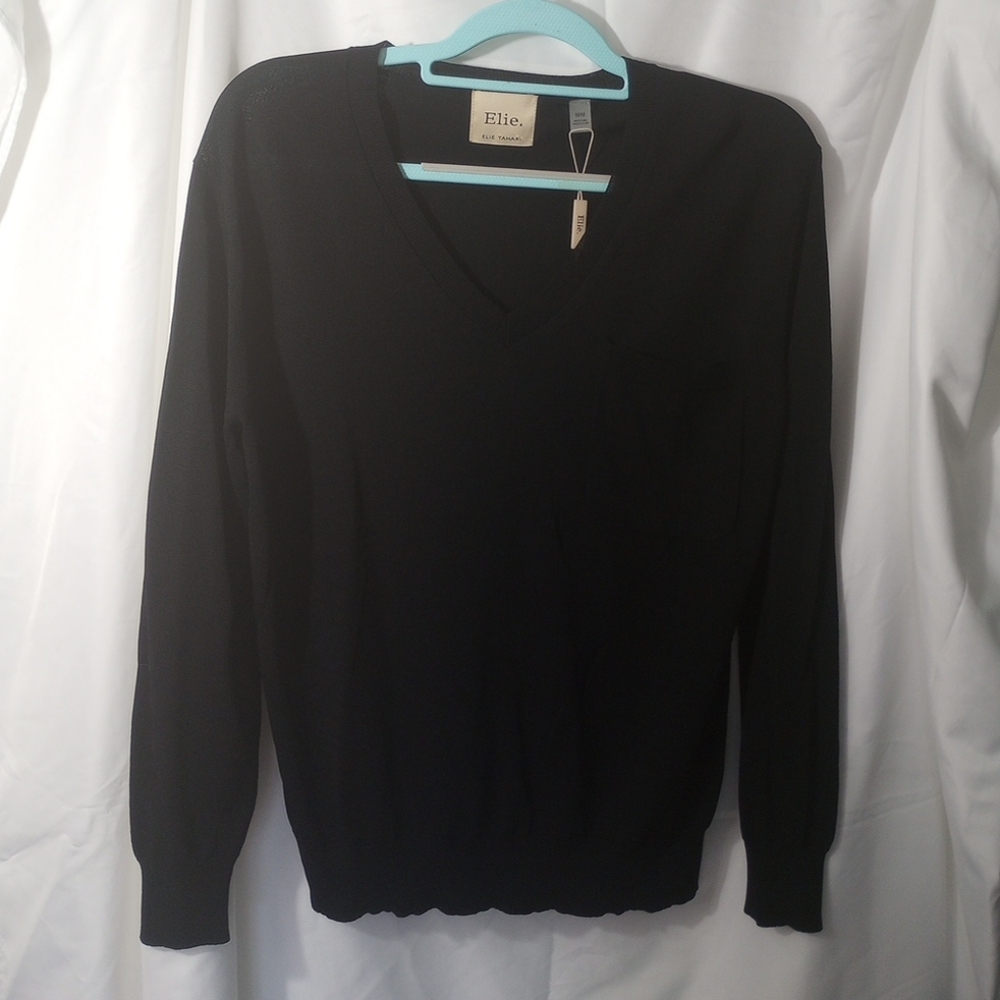 Ellie Tahari Black V-Neck Pullover